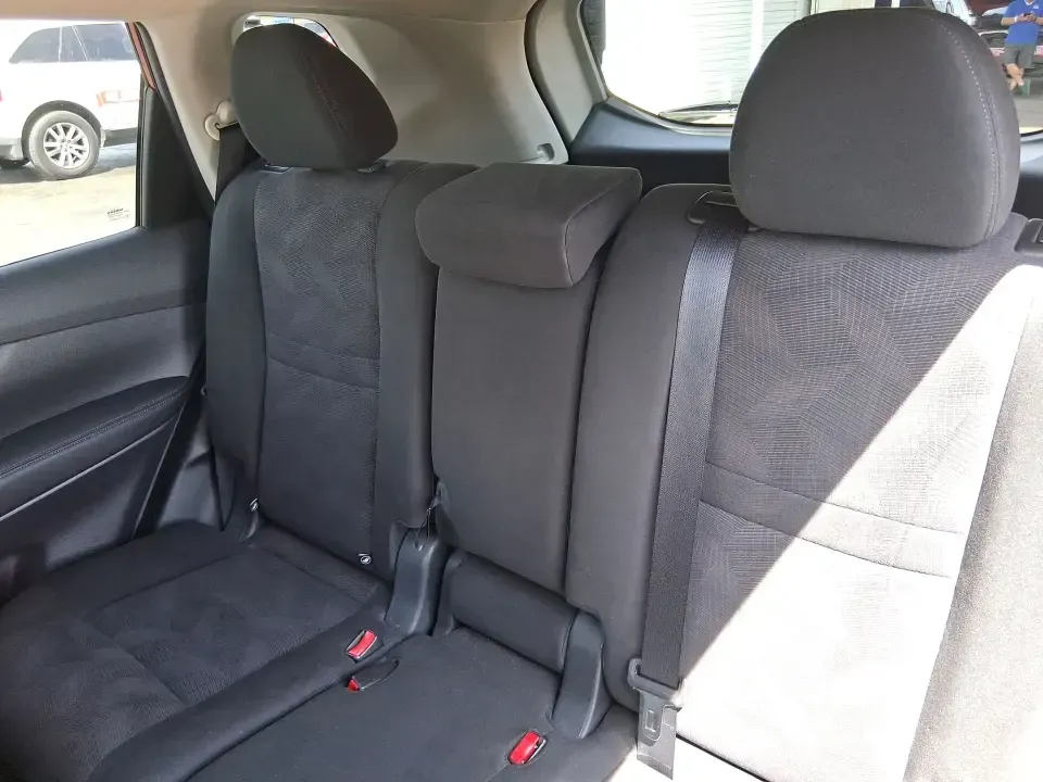 2015 Nissan Rogue SV (KNMAT2MV8FP) with an 2.5L I-4 DOHC engine, Continuously Variable Transmission transmission, located at 880 E. National Road, Vandalia, OH, 45377, (937) 908-9800, 39.891918, -84.183594 - Pack up the kids, load the cooler, and point the SUV toward your next weekend escape-this Cayenne Red 2015 Nissan Rogue SV is the kind of do-it-all crossover that fits real life in Vandalia, from school drop-offs and grocery runs to road trips up I75. With confident 4WD/AWD traction, a comfortable c - Photo#10