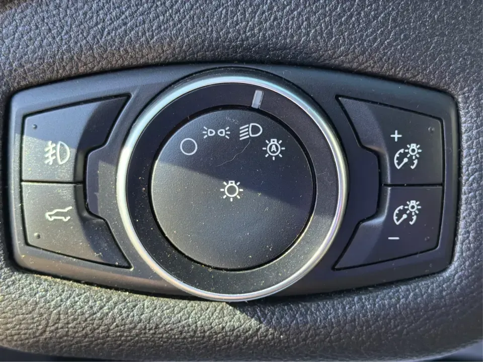 2018 Ford Escape SE (1FMCU0GD6JU) with an 1.5L L4 DOHC 16V engine, 6A transmission, located at 4508 South Dixie Dr, Moraine, OH, 45439, (937) 908-9800, 39.689976, -84.218452 - Pack up the kids, load the groceries, or point the nose toward a weekend getaway-this 2018 Ford Escape SE is the kind of compact SUV that fits real life in Moraine. With a comfortable cabin, smart tech, and easy-to-park size, it's ideal for long commutes up I75, quick errands along South Dixie Dr, o - Photo#17