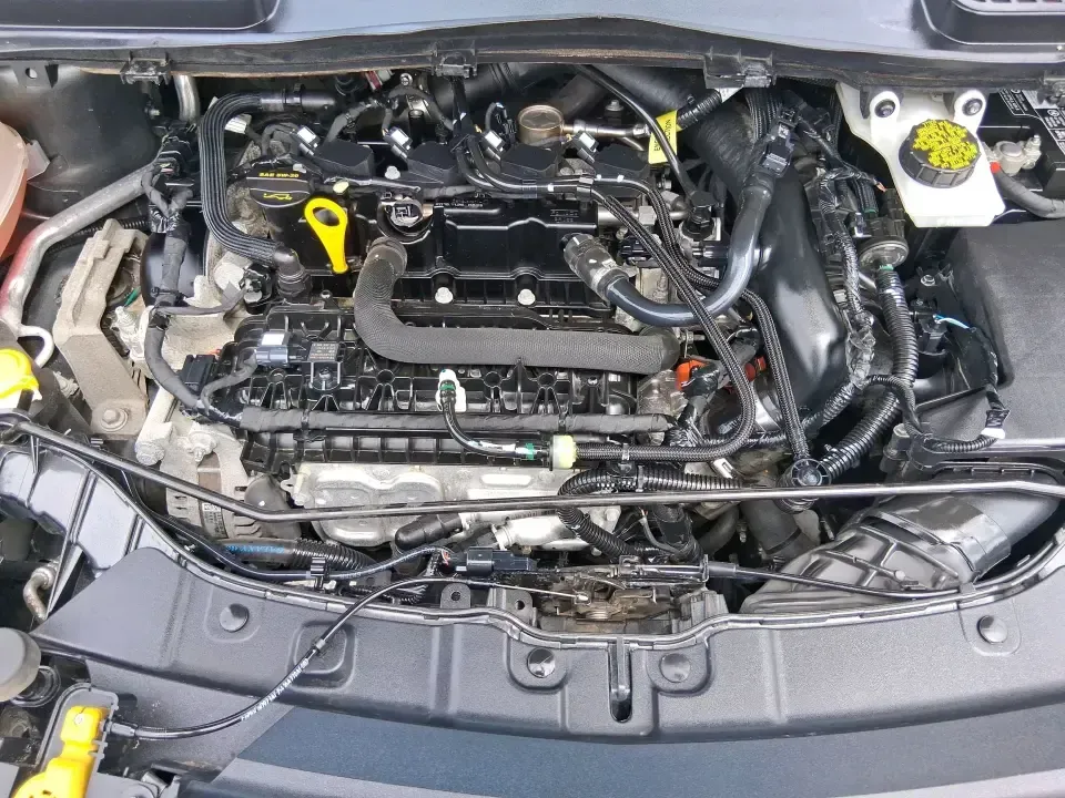 2019 Ford Escape SE (1FMCU0GD6KU) with an 1.5L L4 DOHC 16V engine, 6A transmission, located at 401 Woodman Dr, Riverside, OH, 45431, (937) 908-9800, 39.760899, -84.123421 - Weekday commutes down Woodman Dr, school drop-offs, and weekend getaways to Carillon Historical Park or a quick run up I675-this 2019 Ford Escape SE is the kind of SUV that fits real life in Riverside, Ohio. With its easy-to-park size, confident road manners, and versatile cargo space, it's a smart - Photo#11