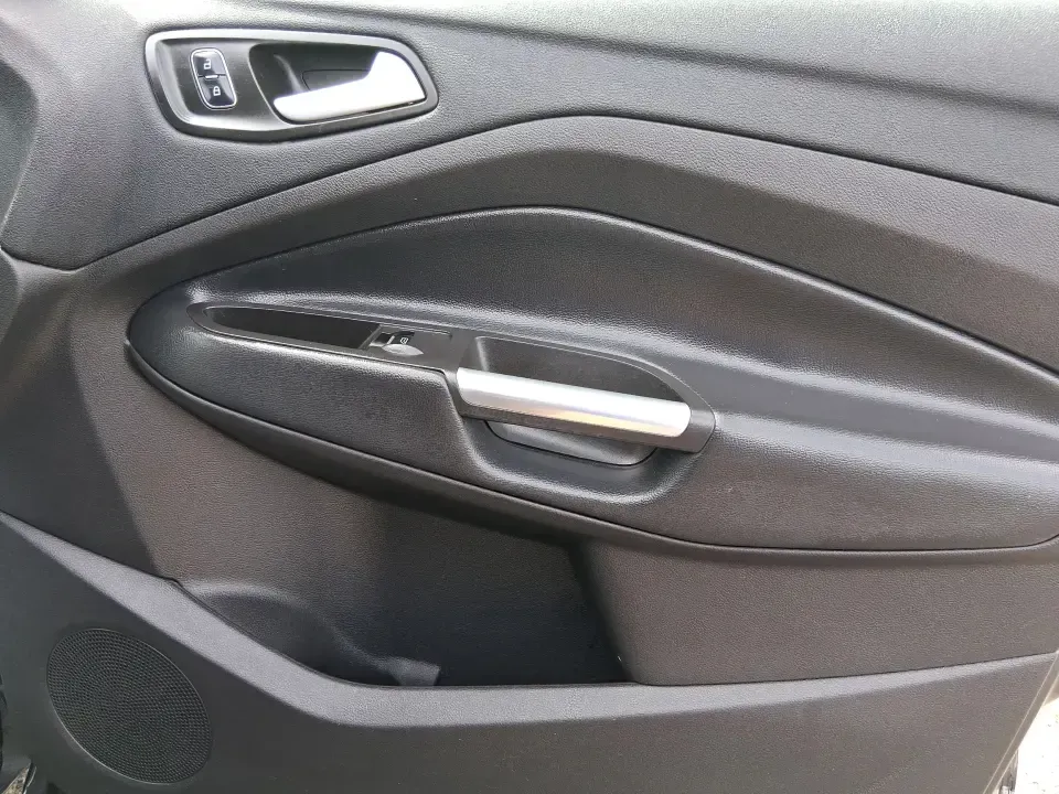 2019 Ford Escape SE (1FMCU0GD6KU) with an 1.5L L4 DOHC 16V engine, 6A transmission, located at 401 Woodman Dr, Riverside, OH, 45431, (937) 908-9800, 39.760899, -84.123421 - Weekday commutes down Woodman Dr, school drop-offs, and weekend getaways to Carillon Historical Park or a quick run up I675-this 2019 Ford Escape SE is the kind of SUV that fits real life in Riverside, Ohio. With its easy-to-park size, confident road manners, and versatile cargo space, it's a smart - Photo#20