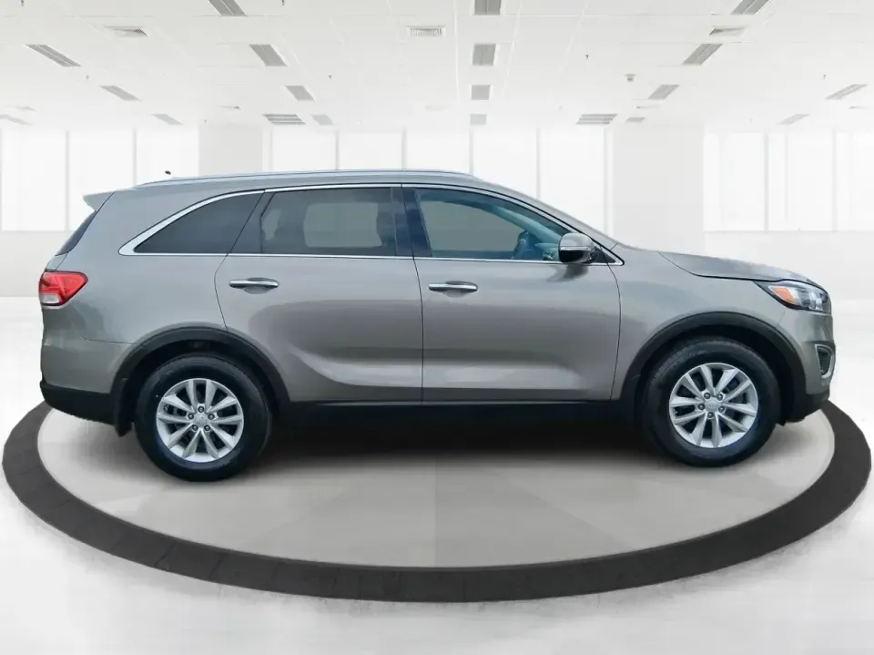 2017 Kia Sorento 2.4L LX (5XYPG4A30HG) with an 2.4L I-4 gasoline direct injection engine, 6A transmission, located at 401 Woodman Dr, Riverside, OH, 45431, (937) 908-9800, 39.760899, -84.123421 - Picture your next weekend: the family packed up for a day at Carillon Historical Park, groceries loaded after a quick stop near The Greene, and plenty of room left for sports gear or a stroller-without feeling like you're driving something bulky. This 2017 Kia Sorento LX is built for real life in th - Photo#1