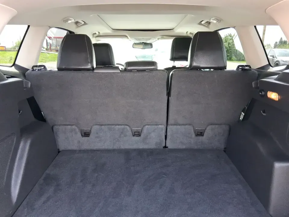 2017 Ford Escape Titanium (1FMCU9JD2HU) with an 1.5L L4 DOHC 16V engine, 6A transmission, located at 1230 East Main St, Xenia, OH, 45385, (937) 908-9800, 39.688026, -83.910172 - Whether you're a busy commuter running up and down US-35, a growing family juggling school drop-offs, or a weekend explorer heading out toward John Bryan State Park, this 2017 Ford Escape Titanium is the kind of compact SUV that fits real life in Xenia. With confident AWD capability, upscale comfort - Photo#12