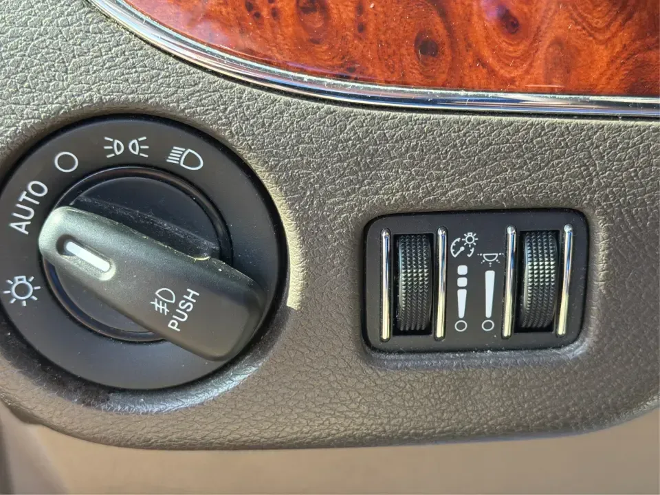 2015 Chrysler Town and Country Touring (2C4RC1BG6FR) with an 3.6L V-6 DOHC engine, 6-Speed Automatic transmission, located at 1230 East Main St, Xenia, OH, 45385, (937) 908-9800, 39.688026, -83.910172 - Load up the kids, the gear, and the snacks-this 2015 Chrysler Town and Country Touring is built for real-life family schedules, long commutes, and weekend getaways without the stress. Whether you're shuttling to practice, carpooling through Greene County, or planning a road trip that starts on US- - Photo#17