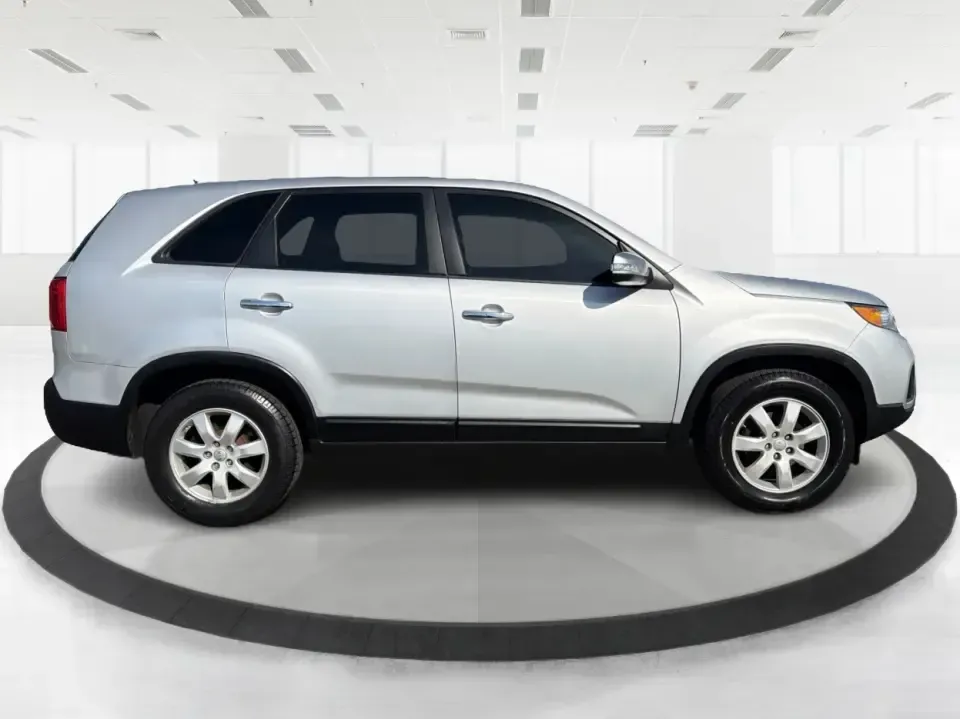 2013 Kia Sorento LX (5XYKT3A12DG) with an 2.4L I-4 DOHC engine, 6-Speed Automatic transmission, located at 8750 N County Rd 25A, Piqua, OH, 45356, (937) 908-9800, 40.164391, -84.232513 - Need one SUV that can handle the school run, a long commute up I75, and a weekend getaway to Indian Lake without blowing your budget? This 2013 Kia Sorento LX in Satin Metal is a practical, road-trip-ready SUV that's sized for real life-easy to park, comfortable for passengers, and versatile enough - Photo#1
