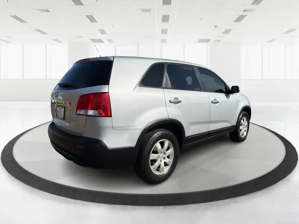 2013 Kia Sorento LX (5XYKT3A12DG) with an 2.4L I-4 DOHC engine, 6-Speed Automatic transmission, located at 8750 N County Rd 25A, Piqua, OH, 45356, (937) 908-9800, 40.164391, -84.232513 - Need one SUV that can handle the school run, a long commute up I75, and a weekend getaway to Indian Lake without blowing your budget? This 2013 Kia Sorento LX in Satin Metal is a practical, road-trip-ready SUV that's sized for real life-easy to park, comfortable for passengers, and versatile enough - Photo#2