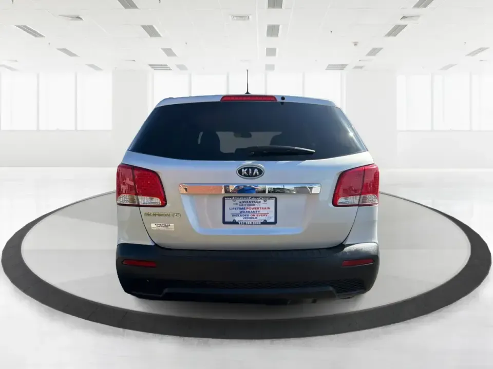 2013 Kia Sorento LX (5XYKT3A12DG) with an 2.4L I-4 DOHC engine, 6-Speed Automatic transmission, located at 8750 N County Rd 25A, Piqua, OH, 45356, (937) 908-9800, 40.164391, -84.232513 - Need one SUV that can handle the school run, a long commute up I75, and a weekend getaway to Indian Lake without blowing your budget? This 2013 Kia Sorento LX in Satin Metal is a practical, road-trip-ready SUV that's sized for real life-easy to park, comfortable for passengers, and versatile enough - Photo#3