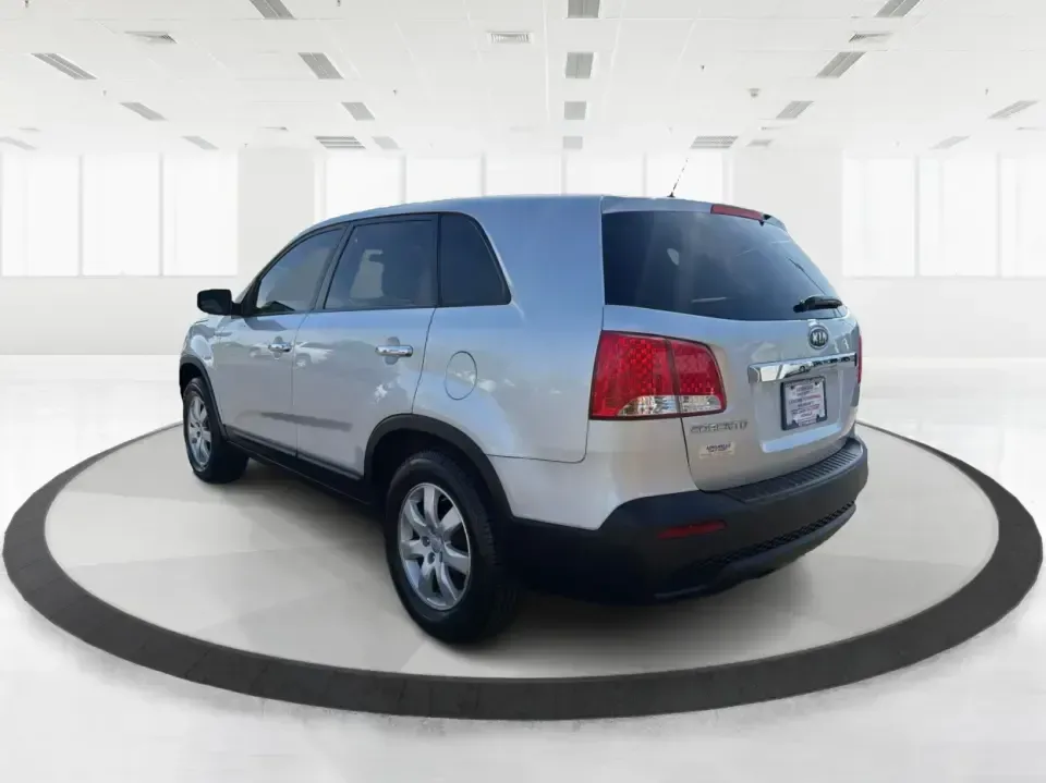 2013 Kia Sorento LX (5XYKT3A12DG) with an 2.4L I-4 DOHC engine, 6-Speed Automatic transmission, located at 8750 N County Rd 25A, Piqua, OH, 45356, (937) 908-9800, 40.164391, -84.232513 - Need one SUV that can handle the school run, a long commute up I75, and a weekend getaway to Indian Lake without blowing your budget? This 2013 Kia Sorento LX in Satin Metal is a practical, road-trip-ready SUV that's sized for real life-easy to park, comfortable for passengers, and versatile enough - Photo#4