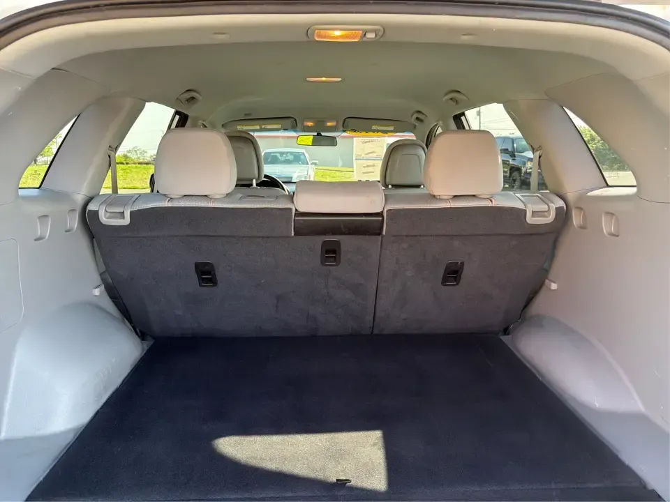 2013 Kia Sorento LX (5XYKT3A12DG) with an 2.4L I-4 DOHC engine, 6-Speed Automatic transmission, located at 8750 N County Rd 25A, Piqua, OH, 45356, (937) 908-9800, 40.164391, -84.232513 - Need one SUV that can handle the school run, a long commute up I75, and a weekend getaway to Indian Lake without blowing your budget? This 2013 Kia Sorento LX in Satin Metal is a practical, road-trip-ready SUV that's sized for real life-easy to park, comfortable for passengers, and versatile enough - Photo#12