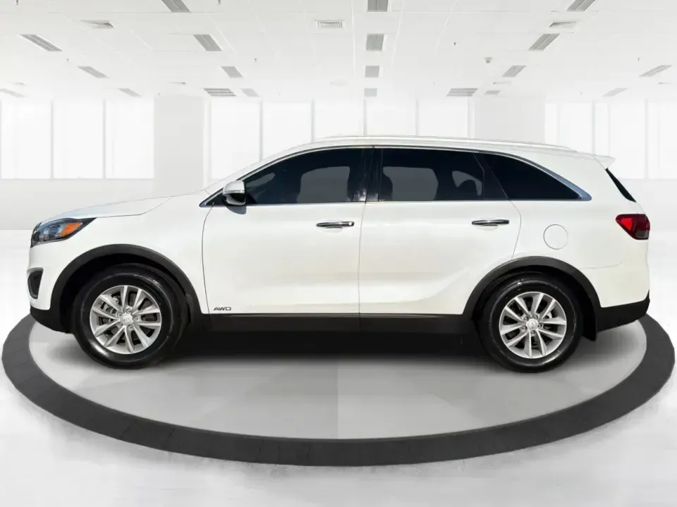 2018 Kia Sorento 2.4L LX (5XYPGDA36JG) with an 2.4L I-4 gasoline direct injection engine, 6A transmission, located at 1099 N County Rd 25A, Troy, OH, 45373, (937) 908-9800, 40.057079, -84.212883 - Build your next chapter around an SUV that's ready for school drop-offs, long commutes up I75, and weekend getaways to Charleston Falls Preserve or a family day near the Miami County Fairgrounds. This 2018 Kia Sorento LX in Snow White Pearl is the kind of practical, go-anywhere crossover that fits r - Photo#5
