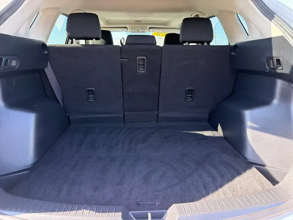 2016 Mazda CX-5 Touring (JM3KE4CYXG0) with an SKYACTIV-G 2.5L I-4 gasoline direct injection engine, 6-Speed Automatic transmission, located at 1230 East Main St, Xenia, OH, 45385, (937) 908-9800, 39.688026, -83.910172 - Pack up the kids, load the groceries, or point the nose toward a weekend road trip-this 2016 Mazda CX-5 Touring is the kind of SUV that fits real life in Piqua. With confident all-weather capability and a comfortable, well-equipped cabin, it's a smart choice for commuters running up and down I75, fa - Photo#12