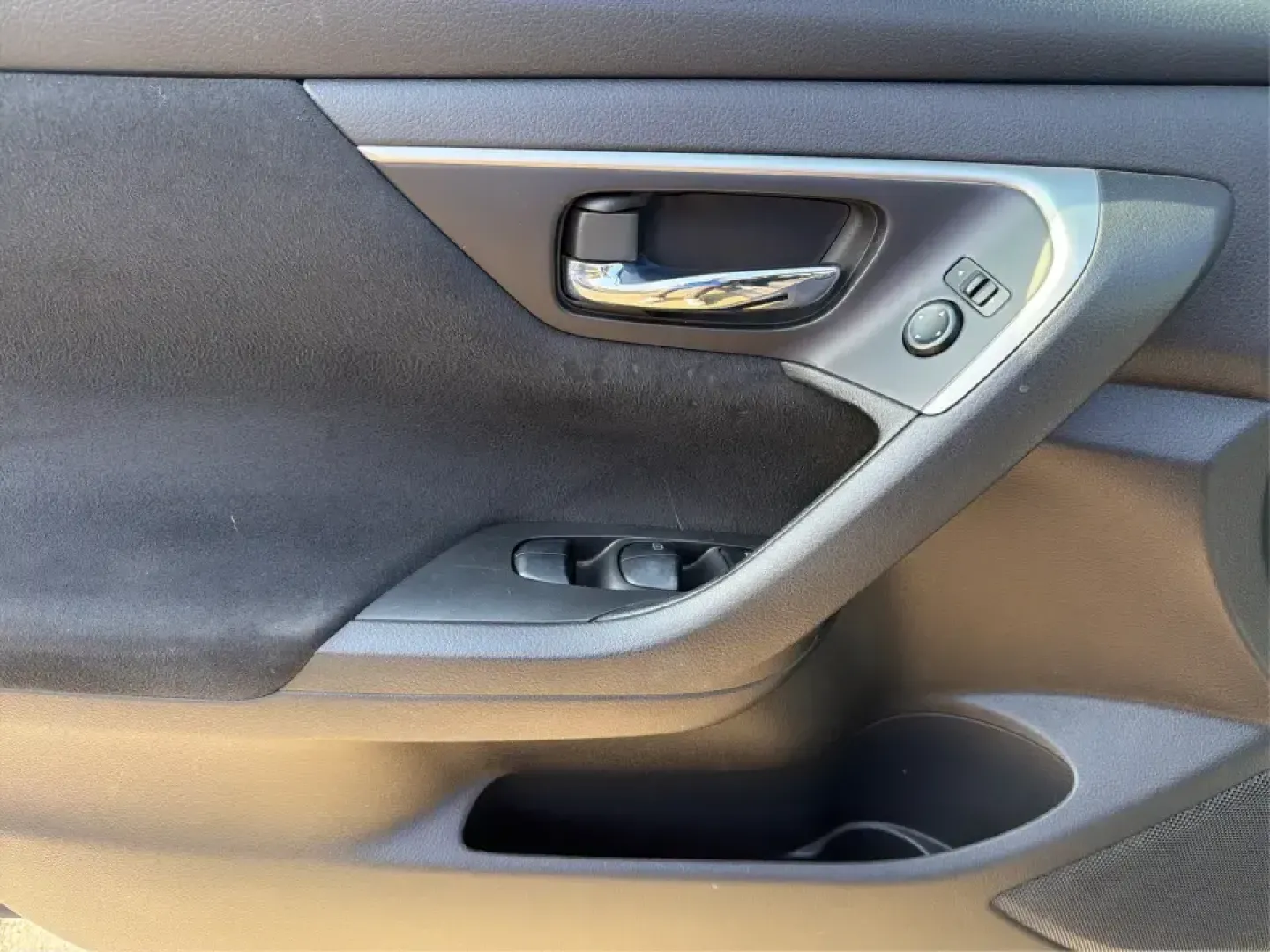 2015 Nissan Altima 2.5 SV (1N4AL3AP9FC) with an 2.5L I-4 DOHC engine, Continuously Variable Transmission transmission, located at 4508 South Dixie Dr, Moraine, OH, 45439, (937) 908-9800, 39.689976, -84.218452 - Picture your next week going smoother: an easy I-75 commute, a comfortable school drop-off run, and a Friday night dinner in Dayton's Oregon District-all in a sedan that feels refined, efficient, and ready to rack up miles without racking up stress. This 2015 Nissan Altima 2.5 SV in sleek Gun Metall - Photo#18