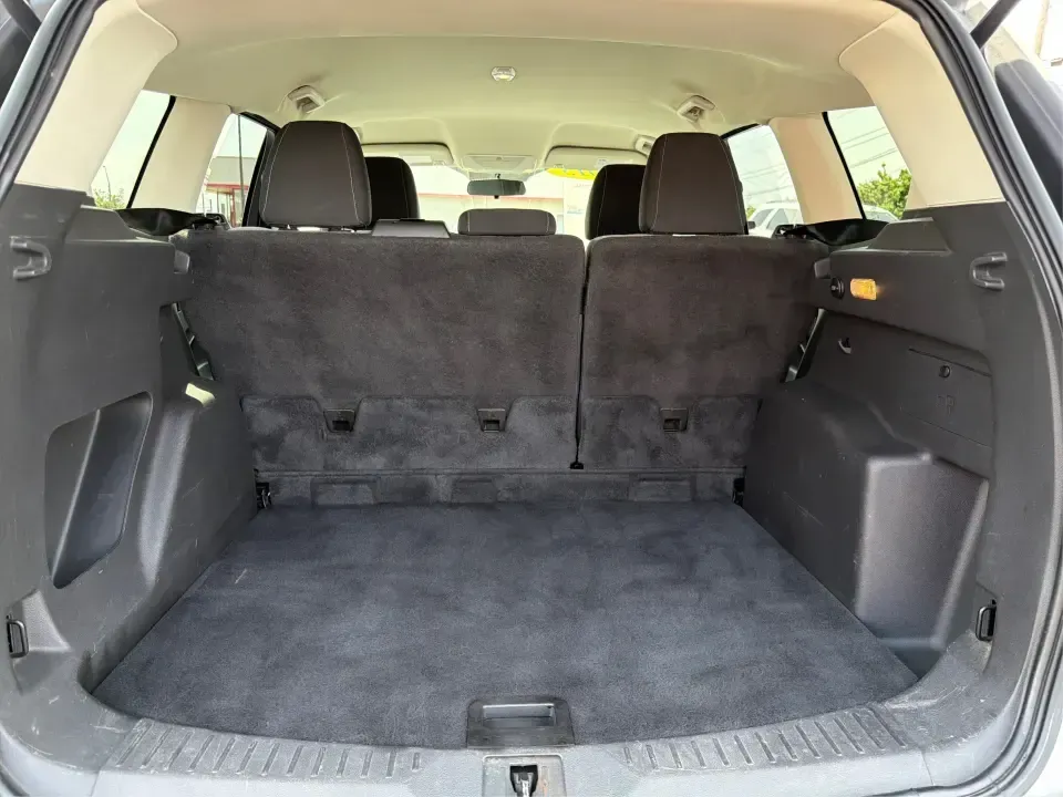 2015 Ford Escape SE (1FMCU9G98FU) with an 2.0L L4 DOHC 16V engine, 6-Speed Automatic transmission, located at 1099 N County Rd 25A, Troy, OH, 45373, (937) 908-9800, 40.057079, -84.212883 - Weekday commutes down I75, school drop-offs around Troy City Schools, and spontaneous weekend trips to Charleston Falls Preserve all get easier when you have an SUV that's the right size, the right power, and the right fit for your budget. This 2015 Ford Escape SE in Ingot Silver is built for real-l - Photo#12