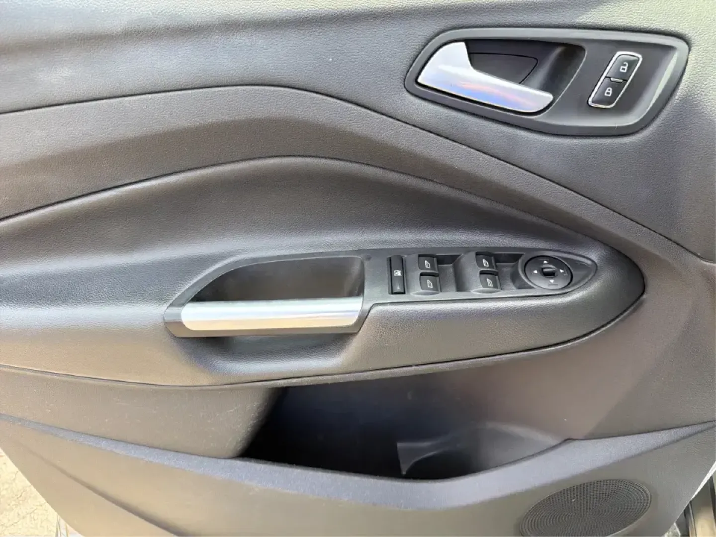 2015 Ford Escape SE (1FMCU9G98FU) with an 2.0L L4 DOHC 16V engine, 6-Speed Automatic transmission, located at 1099 N County Rd 25A, Troy, OH, 45373, (937) 908-9800, 40.057079, -84.212883 - Weekday commutes down I75, school drop-offs around Troy City Schools, and spontaneous weekend trips to Charleston Falls Preserve all get easier when you have an SUV that's the right size, the right power, and the right fit for your budget. This 2015 Ford Escape SE in Ingot Silver is built for real-l - Photo#19