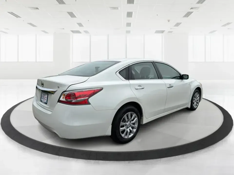 2015 Nissan Altima 2.5 S (1N4AL3AP9FC) with an 2.5L I-4 DOHC engine, Continuously Variable Transmission transmission, located at 1184 Kauffman Ave, Fairborn, OH, 45324, (937) 908-9800, 39.807072, -84.030914 - Need a dependable sedan for daily commuting between Fairborn and Dayton, campus runs to Wright State, or comfortable weekend drives out toward Yellow Springs? This **2015 Nissan Altima 2.5 S** delivers the kind of real-world practicality busy schedules demand-fuel-friendly performance, a roomy cabin - Photo#2