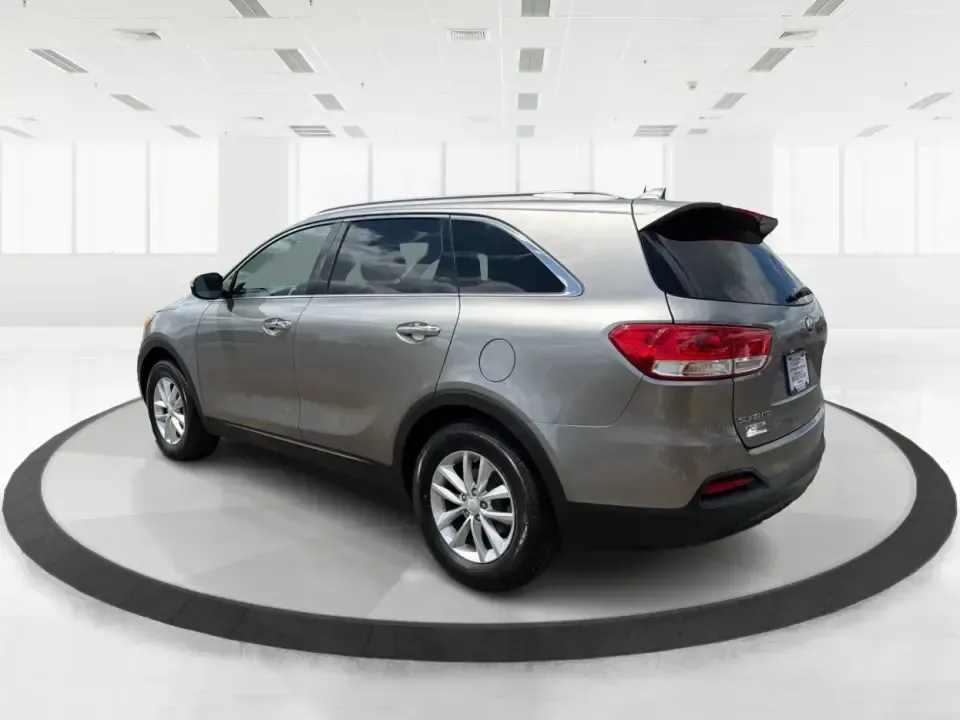 2017 Kia Sorento 2.4L LX (5XYPG4A38HG) with an 2.4L I-4 gasoline direct injection engine, 6A transmission, located at 8750 N County Rd 25A, Piqua, OH, 45356, (937) 908-9800, 40.164391, -84.232513 - Weekend road trips to Indian Lake, daily school drop-offs, and long commutes up I75 feel a lot easier when your SUV has real space, confident handling, and comfort features that keep everyone happy. This **2017 Kia Sorento LX (2.4L)** in **Platinum Graphite** is a practical, do-it-all **SUV** that f - Photo#4