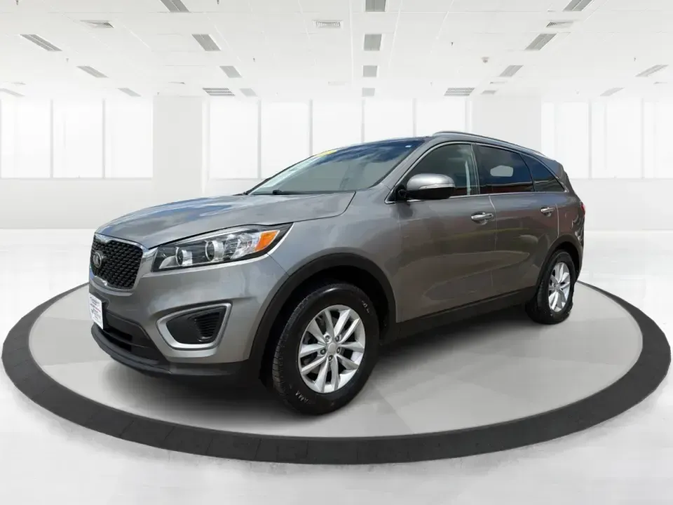 2017 Kia Sorento 2.4L LX (5XYPG4A38HG) with an 2.4L I-4 gasoline direct injection engine, 6A transmission, located at 8750 N County Rd 25A, Piqua, OH, 45356, (937) 908-9800, 40.164391, -84.232513 - Weekend road trips to Indian Lake, daily school drop-offs, and long commutes up I75 feel a lot easier when your SUV has real space, confident handling, and comfort features that keep everyone happy. This **2017 Kia Sorento LX (2.4L)** in **Platinum Graphite** is a practical, do-it-all **SUV** that f - Photo#8