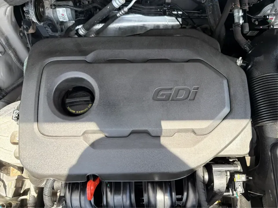 2017 Kia Sorento 2.4L LX (5XYPG4A38HG) with an 2.4L I-4 gasoline direct injection engine, 6A transmission, located at 8750 N County Rd 25A, Piqua, OH, 45356, (937) 908-9800, 40.164391, -84.232513 - Weekend road trips to Indian Lake, daily school drop-offs, and long commutes up I75 feel a lot easier when your SUV has real space, confident handling, and comfort features that keep everyone happy. This **2017 Kia Sorento LX (2.4L)** in **Platinum Graphite** is a practical, do-it-all **SUV** that f - Photo#11