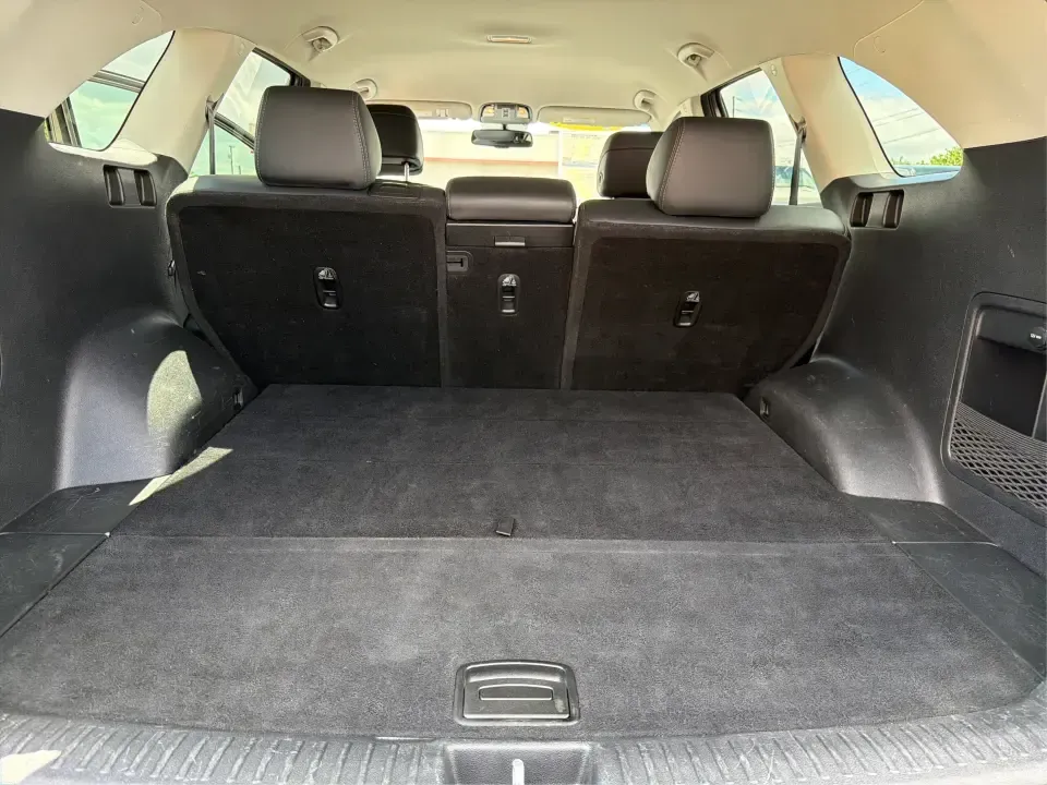 2017 Kia Sorento 2.4L LX (5XYPG4A38HG) with an 2.4L I-4 gasoline direct injection engine, 6A transmission, located at 8750 N County Rd 25A, Piqua, OH, 45356, (937) 908-9800, 40.164391, -84.232513 - Weekend road trips to Indian Lake, daily school drop-offs, and long commutes up I75 feel a lot easier when your SUV has real space, confident handling, and comfort features that keep everyone happy. This **2017 Kia Sorento LX (2.4L)** in **Platinum Graphite** is a practical, do-it-all **SUV** that f - Photo#12