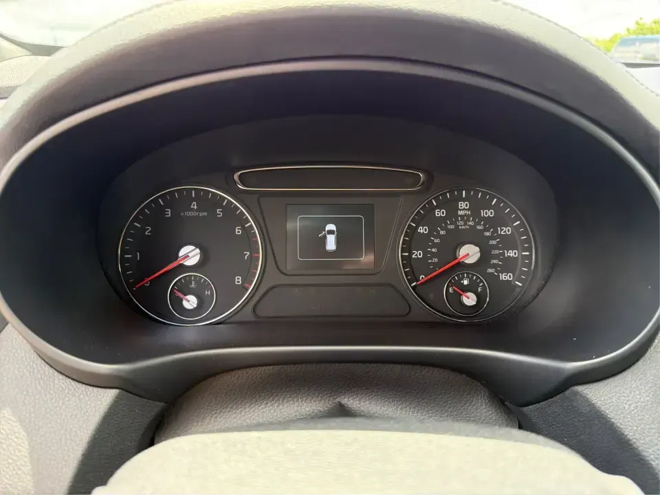 2017 Kia Sorento 2.4L LX (5XYPG4A38HG) with an 2.4L I-4 gasoline direct injection engine, 6A transmission, located at 8750 N County Rd 25A, Piqua, OH, 45356, (937) 908-9800, 40.164391, -84.232513 - Weekend road trips to Indian Lake, daily school drop-offs, and long commutes up I75 feel a lot easier when your SUV has real space, confident handling, and comfort features that keep everyone happy. This **2017 Kia Sorento LX (2.4L)** in **Platinum Graphite** is a practical, do-it-all **SUV** that f - Photo#15