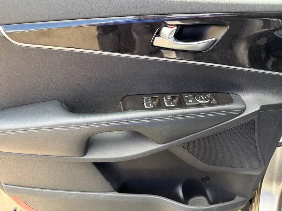 2017 Kia Sorento 2.4L LX (5XYPG4A38HG) with an 2.4L I-4 gasoline direct injection engine, 6A transmission, located at 8750 N County Rd 25A, Piqua, OH, 45356, (937) 908-9800, 40.164391, -84.232513 - Weekend road trips to Indian Lake, daily school drop-offs, and long commutes up I75 feel a lot easier when your SUV has real space, confident handling, and comfort features that keep everyone happy. This **2017 Kia Sorento LX (2.4L)** in **Platinum Graphite** is a practical, do-it-all **SUV** that f - Photo#18