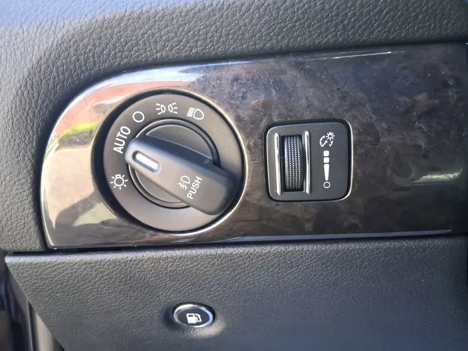 2015 Dodge Durango Limited (1C4RDJDG7FC) with an 3.6L V6 DOHC 24V engine, 8-Speed Automatic transmission, located at 8750 N County Rd 25A, Piqua, OH, 45356, (937) 908-9800, 40.164391, -84.232513 - Pack up the kids, load the cargo, and point the nose toward your next weekend getaway-this 2015 Dodge Durango Limited is built for real life in West Central Ohio. Whether you're shuttling a growing family to practice, commuting up I75, or planning a road trip to Indian Lake, the Durango delivers the - Photo#17