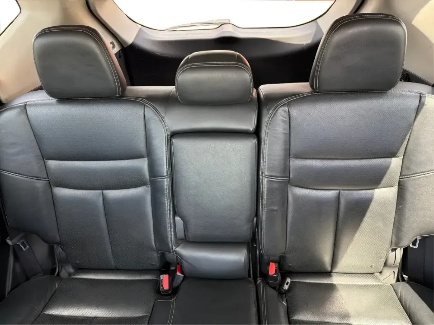 2015 Nissan Murano Platinum (5N1AZ2MHXFN) with an 3.5L V-6 DOHC engine, Continuously Variable Transmission transmission, located at 8750 N County Rd 25A, Piqua, OH, 45356, (937) 908-9800, 40.164391, -84.232513 - Load up the family, point the hood toward a weekend getaway, and enjoy the kind of comfort that makes long drives feel easy-this 2015 Nissan Murano Platinum is built for real life in West Central Ohio, from school drop-offs to road trips up I-75. Finished in Brilliant Silver Metallic and equipped wi - Photo#14
