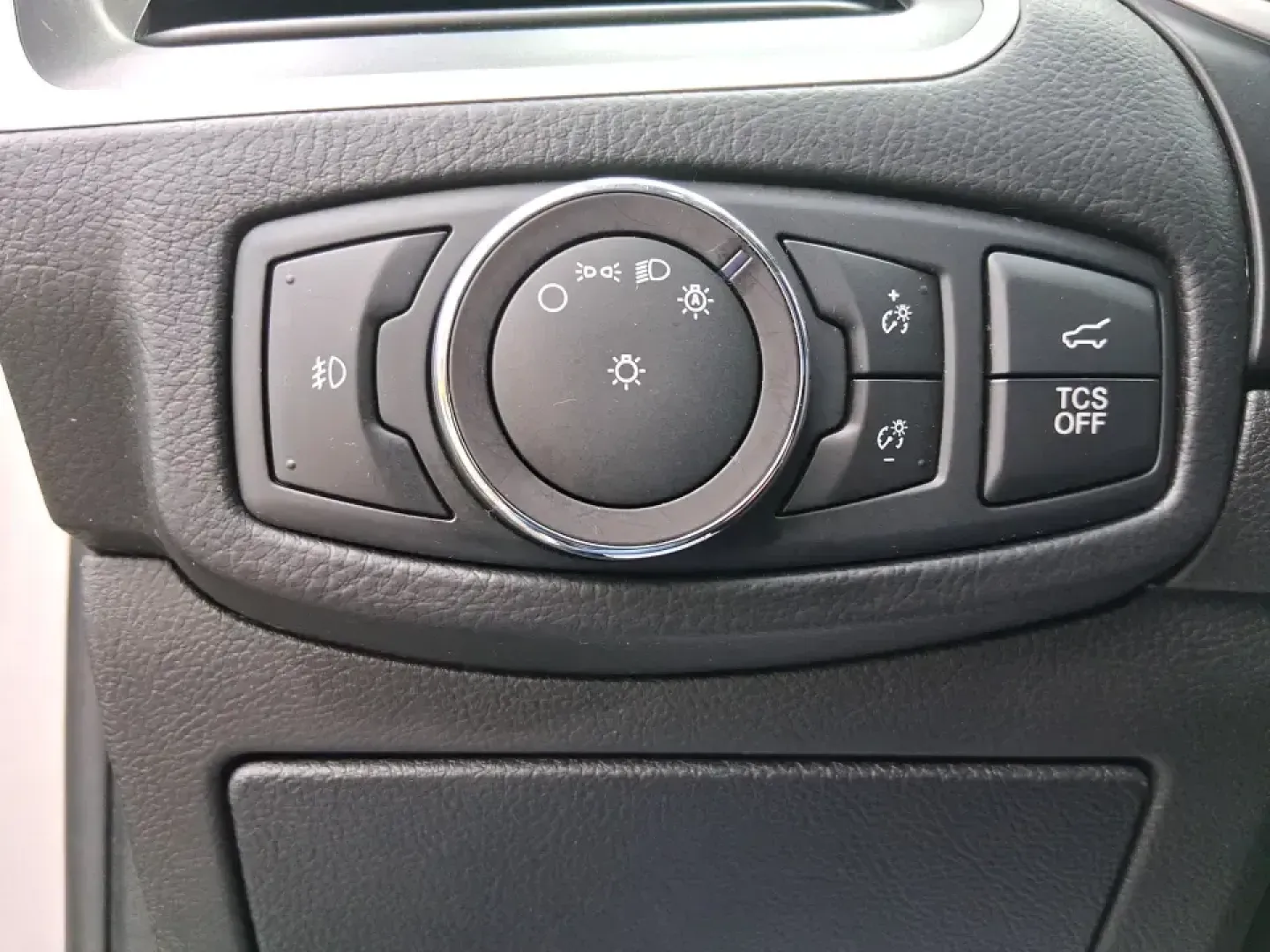 2019 Ford Edge SEL AWD (2FMPK4J98KB) with an 2.0L L4 DOHC 16V engine, 6A transmission, located at 1951 S Dayton Lakeview Rd., New Carlisle, OH, 45344, (937) 908-9800, 39.890999, -84.050255 - Need one SUV that can handle the school run, a long I70 commute, and a weekend getaway to Buck Creek State Park without feeling worn out? This 2019 Ford Edge SEL AWD is built for real-life Ohio driving-room for five, confident all-wheel drive for unpredictable weather, and the comfort and tech that- Photo#17