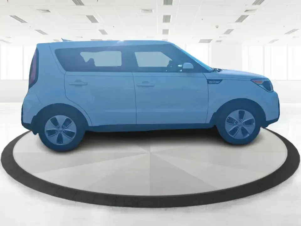 2015 Kia Soul Base (KNDJN2A28F7) with an 1.6L L4 DOHC 16V engine, located at 1099 N County Rd 25A, Troy, OH, 45373, (937) 908-9800, 40.057079, -84.212883 - Whether you're commuting down I-75, running errands between Troy neighborhoods, or packing up for a weekend escape to Charleston Falls Preserve, this 2015 Kia Soul is the kind of practical, personality-packed ride that fits real life. With its easy-to-park wagon shape, versatile cargo space, and fue - Photo#1
