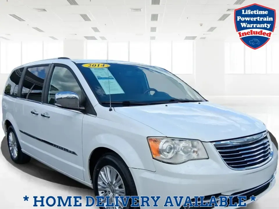2014 Chrysler Town & Country Limited's photo
