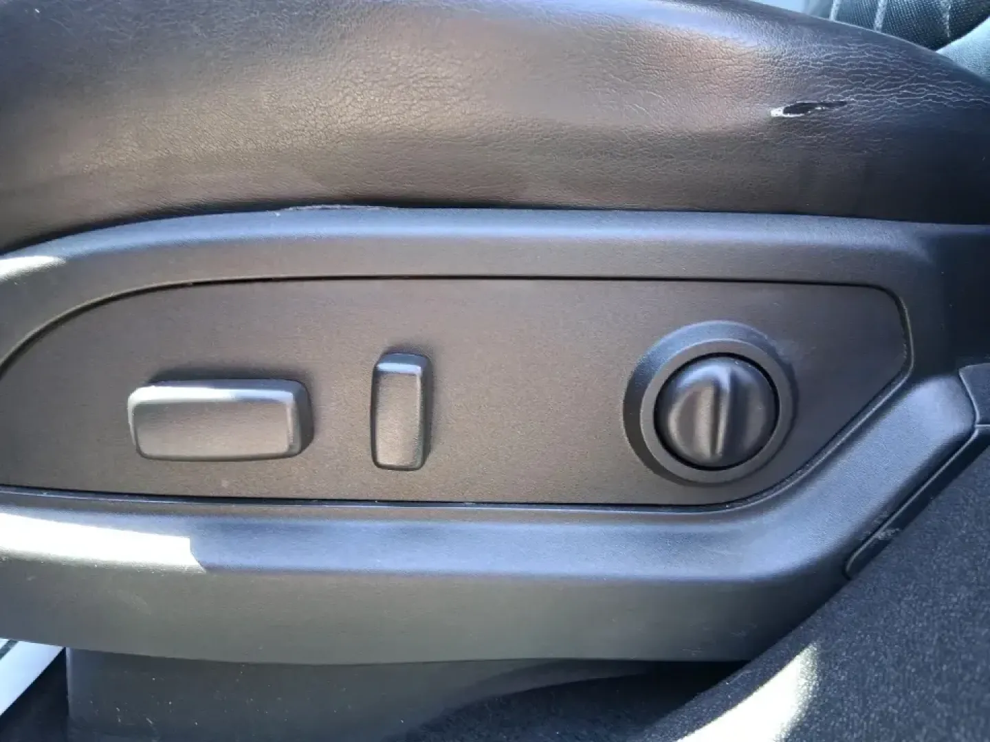 2013 Buick Enclave Premium (5GAKVDKDXDJ) with an 3.6L V-6 gasoline direct injection engine, 6-Speed Automatic Overdrive transmission, located at 880 E. National Road, Vandalia, OH, 45377, (937) 908-9800, 39.891918, -84.183594 - Pack up the kids, cue up a road-trip playlist, and head out with confidence-this 2013 Buick Enclave Premium is built for real life in and around Vandalia, whether you're doing school drop-offs, commuting to Dayton, or loading up for a weekend at Taylorsville MetroPark. With three-row versatility, up - Photo#18