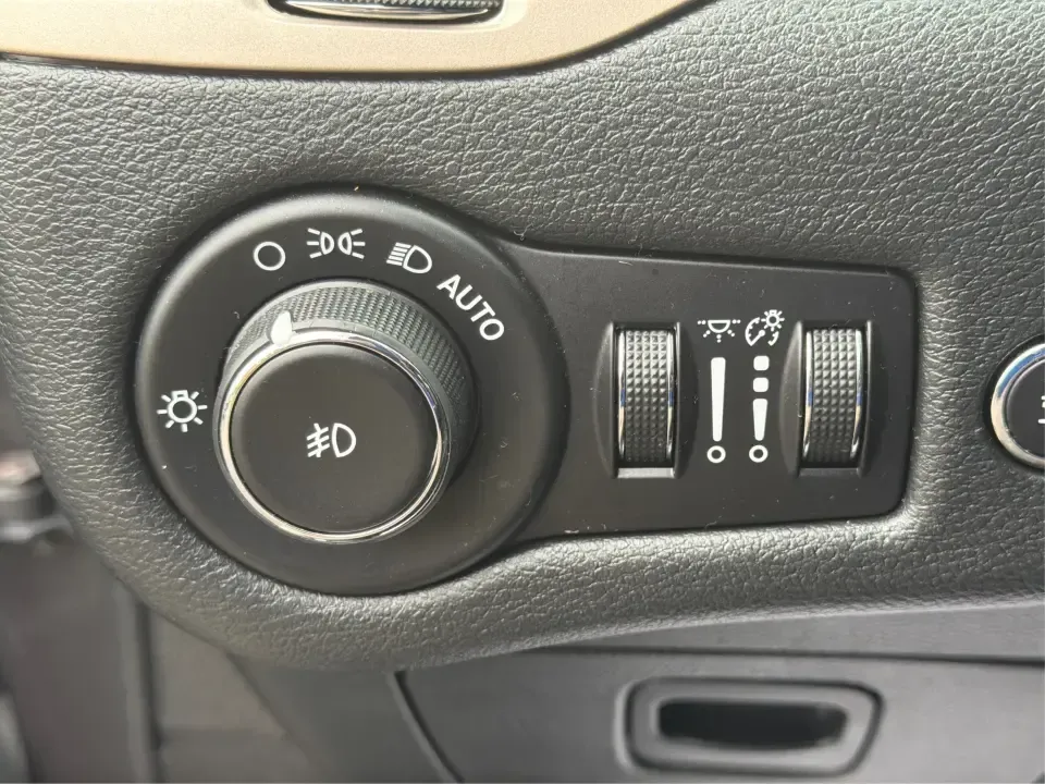 2015 Jeep Cherokee Limited (1C4PJMDS6FW) with an 3.2L V6 DOHC 24V engine, 9-Speed Automatic transmission, located at 4508 South Dixie Dr, Moraine, OH, 45439, (937) 908-9800, 39.689976, -84.218452 - Weekend escapes to John Bryan State Park, daily commutes down I70, or school-and-sports runs around Riverside-this 2015 Jeep Cherokee Limited is built for the kind of life that doesn't stay parked. With SUV comfort, confident capability, and upscale features, it's a smart fit for drivers who want on - Photo#17