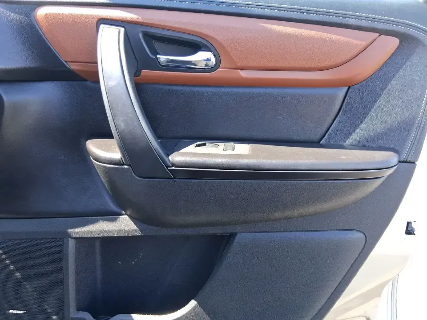 2016 Chevrolet Traverse 2LT (1GNKVHKD6GJ) with an 3.6L V-6 gasoline direct injection engine, 6-Speed Automatic transmission, located at 1184 Kauffman Ave, Fairborn, OH, 45324, (937) 908-9800, 39.807072, -84.030914 - Big weekends, busy school mornings, and long commutes feel a lot easier when you've got a roomy SUV that can handle passengers, cargo, and Ohio weather in one comfortable package. This **2016 Chevrolet Traverse 2LT** is built for real life-whether you're shuttling kids to activities, heading out for - Photo#19