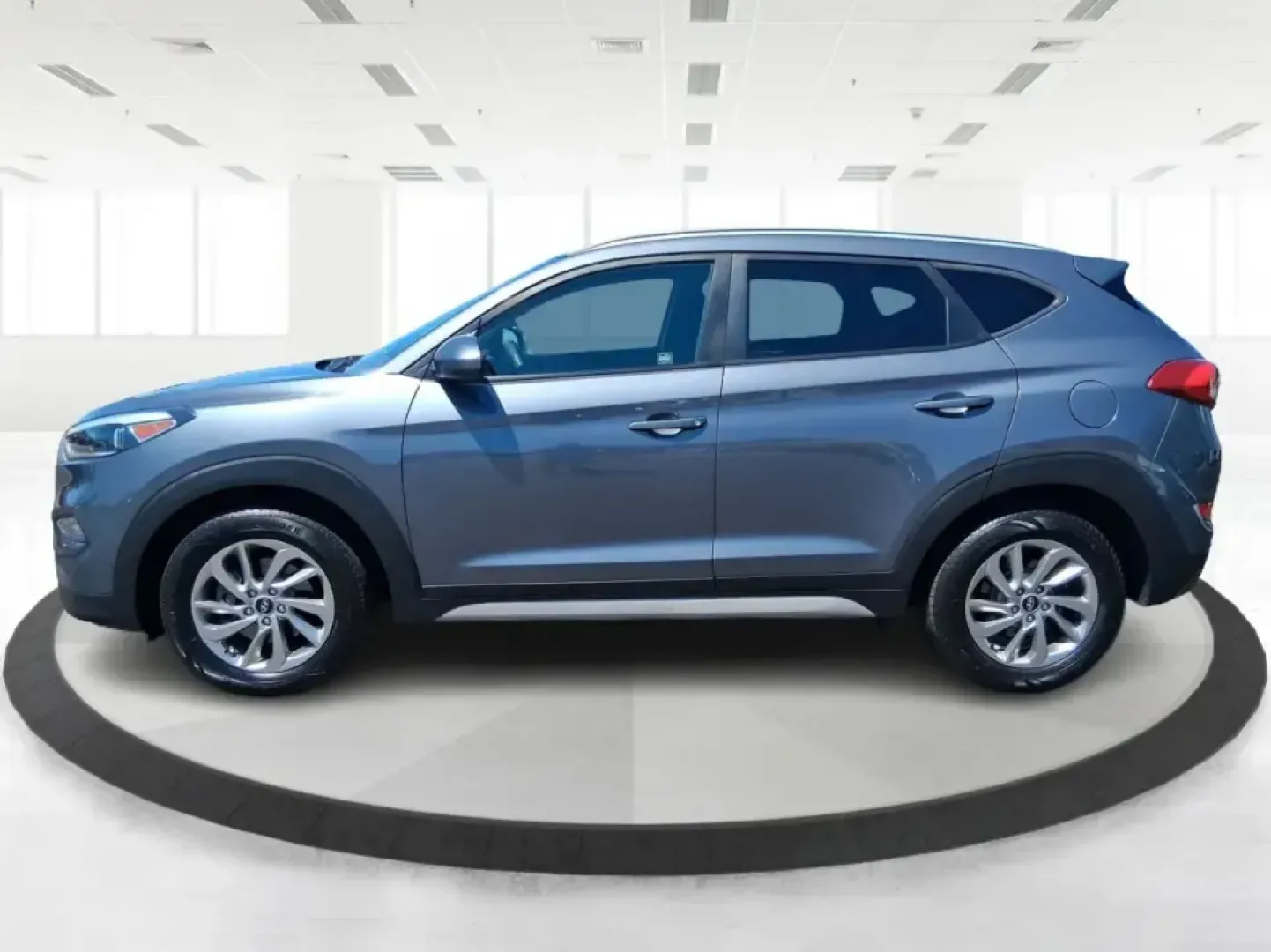 2018 Hyundai Tucson SEL (KM8J33A43JU) with an Nu 2L I-4 gasoline direct injection engine, 6A transmission, located at 4508 South Dixie Dr, Moraine, OH, 45439, (937) 908-9800, 39.689976, -84.218452 - Need a practical SUV that fits real life in the Miami Valley-school runs, I-75 commutes, and weekend getaways to Cox Arboretum or Carillon Historical Park? This 2018 Hyundai Tucson SEL in Coliseum Gray is a smart, comfortable choice for drivers who want SUV versatility without the bulky feel, and it - Photo#5