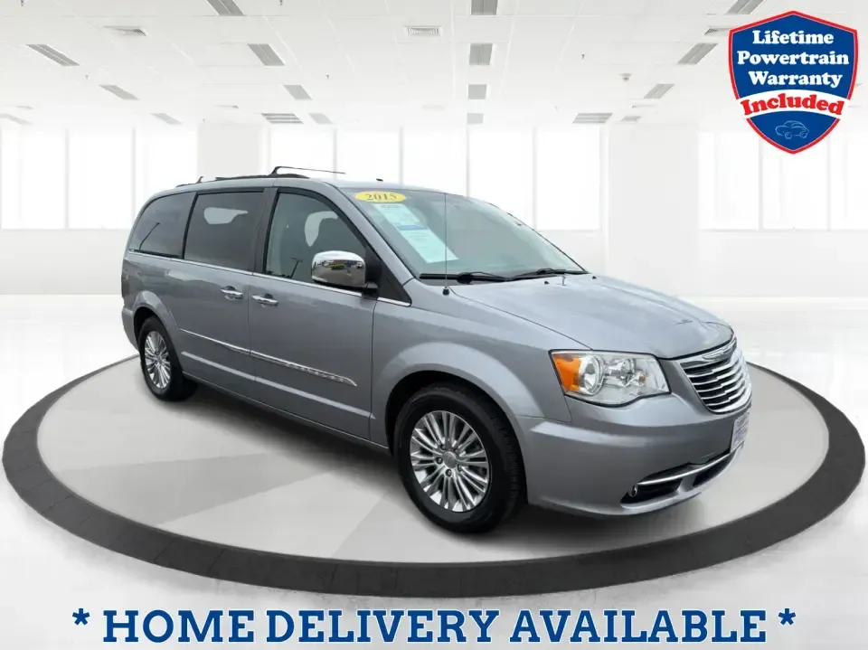 2015 Chrysler Town & Country Touring-L's photo
