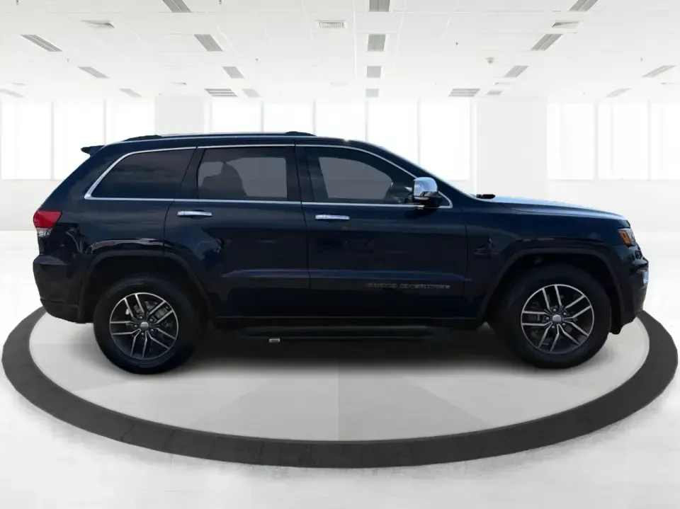 2017 Jeep Grand Cherokee Limited 4x2 (1C4RJEBG2HC) with an 3.6L V6 DOHC 24V engine, 8A transmission, located at 880 E. National Road, Vandalia, OH, 45377, (937) 908-9800, 39.891918, -84.183594 - Picture your next road trip starting in Vandalia-bags packed, playlists ready, and the comfort to make every mile feel easy. This 2017 Jeep Grand Cherokee Limited 4x2 is a smart fit for busy families, daily commuters heading toward Dayton, and weekend explorers who want SUV space and Jeep style with - Photo#1