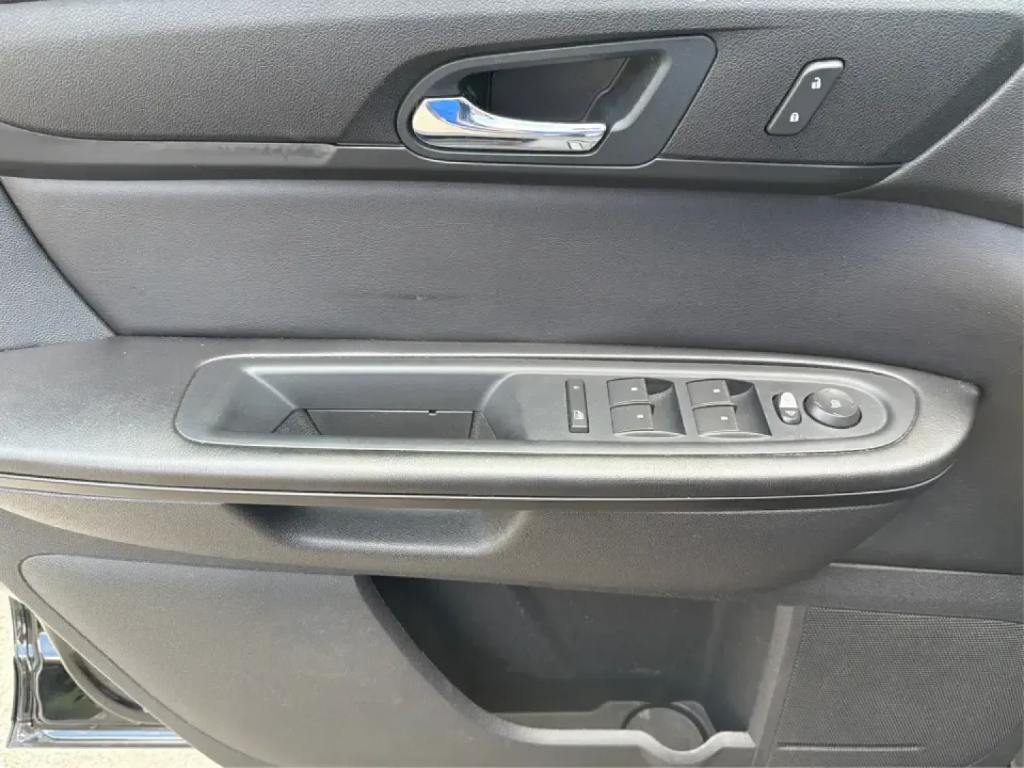2016 GMC Acadia SLE-2 (1GKKVPKD1GJ) with an 3.6L V-6 gasoline direct injection engine, 6A transmission, located at 401 Woodman Dr, Riverside, OH, 45431, (937) 908-9800, 39.760899, -84.123421 - Need one SUV that can handle school drop-offs, long commutes, and weekend getaways to the MetroParks without feeling cramped? This 2016 GMC Acadia SLE-2 in Ebony Twilight Metallic is a smart fit for busy families and active drivers who want three-row flexibility, confident traction, and everyday com- Photo#18