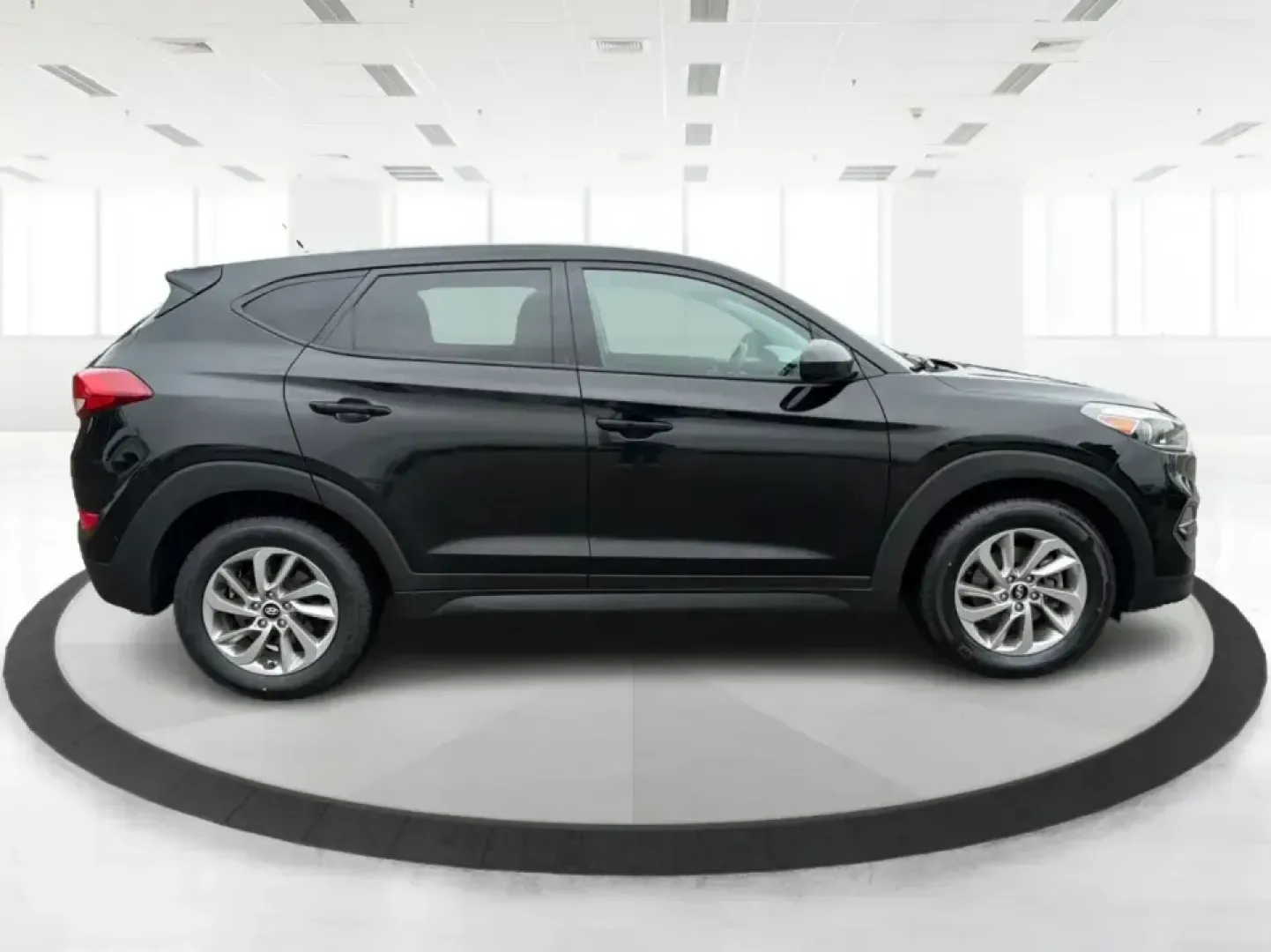 2018 Hyundai Tucson SE (KM8J2CA41JU) with an Nu 2L I-4 gasoline direct injection engine, 6A transmission, located at 4508 South Dixie Dr, Moraine, OH, 45439, (937) 908-9800, 39.689976, -84.218452 - Pack up the kids for a day at Carillon Historical Park, load camping gear for a weekend at Germantown MetroPark, or settle into a comfortable long commute down I-75-this 2018 Hyundai Tucson SE is the kind of compact SUV that fits real life in the Miami Valley. With its versatile SUV body style, conf- Photo#1