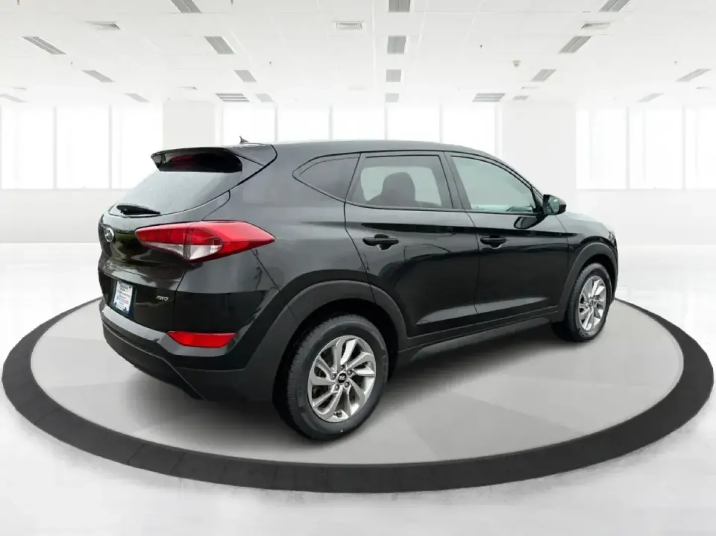 2018 Hyundai Tucson SE (KM8J2CA41JU) with an Nu 2L I-4 gasoline direct injection engine, 6A transmission, located at 4508 South Dixie Dr, Moraine, OH, 45439, (937) 908-9800, 39.689976, -84.218452 - Pack up the kids for a day at Carillon Historical Park, load camping gear for a weekend at Germantown MetroPark, or settle into a comfortable long commute down I-75-this 2018 Hyundai Tucson SE is the kind of compact SUV that fits real life in the Miami Valley. With its versatile SUV body style, conf- Photo#2