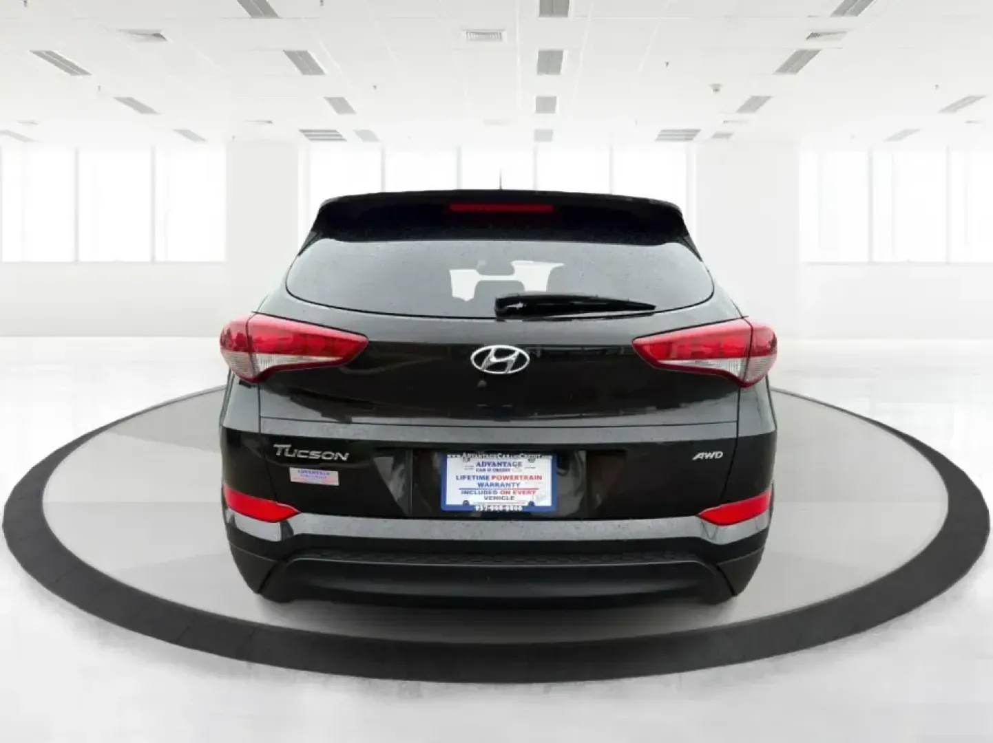 2018 Hyundai Tucson SE (KM8J2CA41JU) with an Nu 2L I-4 gasoline direct injection engine, 6A transmission, located at 4508 South Dixie Dr, Moraine, OH, 45439, (937) 908-9800, 39.689976, -84.218452 - Pack up the kids for a day at Carillon Historical Park, load camping gear for a weekend at Germantown MetroPark, or settle into a comfortable long commute down I-75-this 2018 Hyundai Tucson SE is the kind of compact SUV that fits real life in the Miami Valley. With its versatile SUV body style, conf- Photo#3