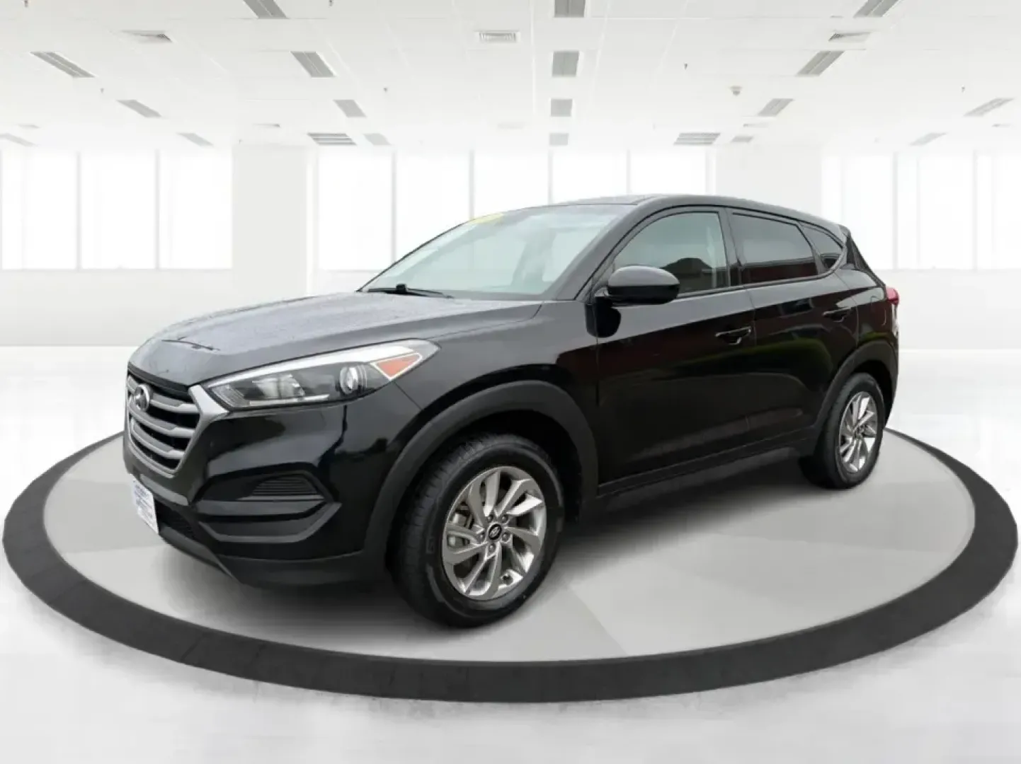 2018 Hyundai Tucson SE (KM8J2CA41JU) with an Nu 2L I-4 gasoline direct injection engine, 6A transmission, located at 4508 South Dixie Dr, Moraine, OH, 45439, (937) 908-9800, 39.689976, -84.218452 - Pack up the kids for a day at Carillon Historical Park, load camping gear for a weekend at Germantown MetroPark, or settle into a comfortable long commute down I-75-this 2018 Hyundai Tucson SE is the kind of compact SUV that fits real life in the Miami Valley. With its versatile SUV body style, conf- Photo#8