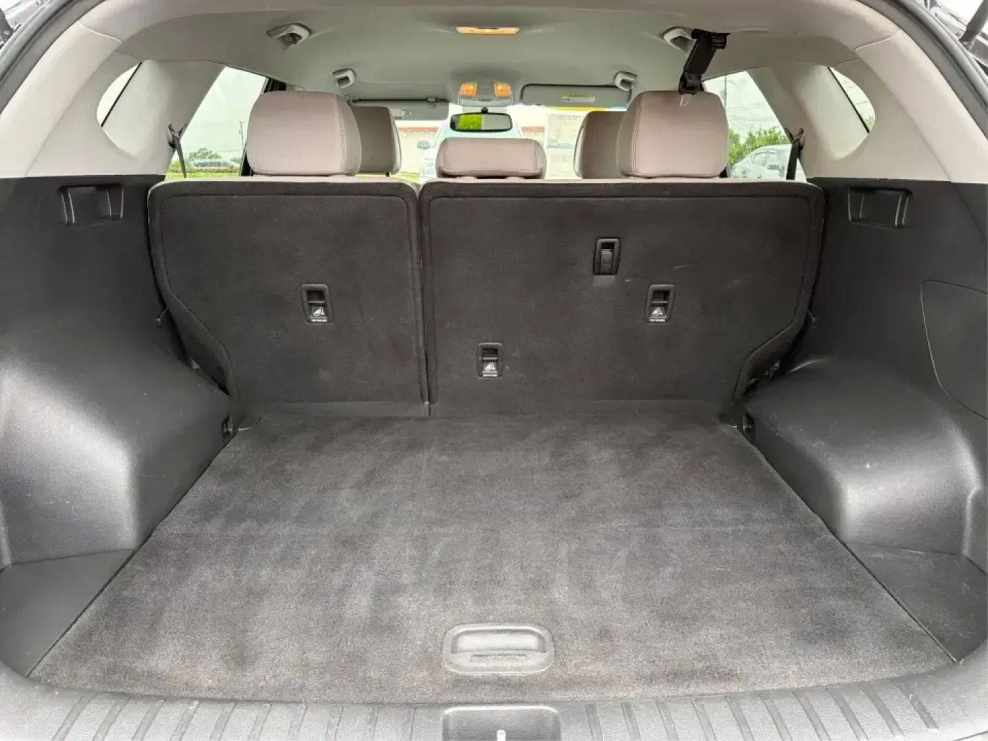 2018 Hyundai Tucson SE (KM8J2CA41JU) with an Nu 2L I-4 gasoline direct injection engine, 6A transmission, located at 4508 South Dixie Dr, Moraine, OH, 45439, (937) 908-9800, 39.689976, -84.218452 - Pack up the kids for a day at Carillon Historical Park, load camping gear for a weekend at Germantown MetroPark, or settle into a comfortable long commute down I-75-this 2018 Hyundai Tucson SE is the kind of compact SUV that fits real life in the Miami Valley. With its versatile SUV body style, conf- Photo#12