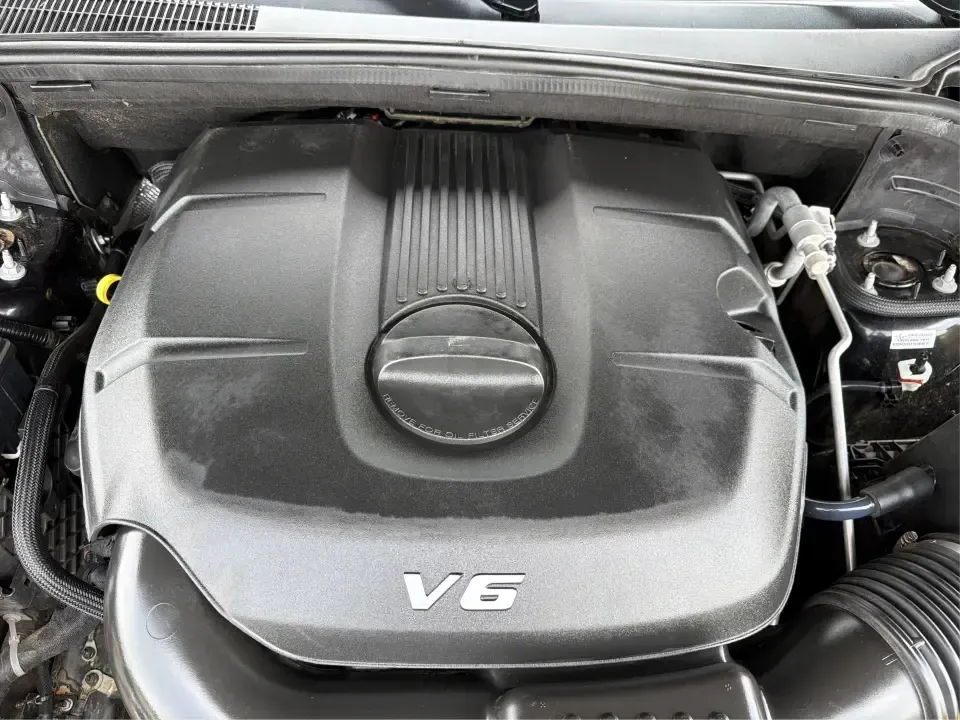 2015 Jeep Grand Cherokee Limited (1C4RJEBG4FC) with an 3.6L V6 DOHC 24V engine, 8-Speed Automatic transmission, located at 880 E. National Road, Vandalia, OH, 45377, (937) 908-9800, 39.891918, -84.183594 - Picture your next weekend: loading up the family for a day at Carillon Historical Park, cruising down I675 with the A/C keeping everyone comfortable, then heading out toward Eastwood MetroPark with plenty of cargo space for chairs, coolers, and gear. This 2015 Jeep Grand Cherokee Limited is the kind - Photo#11