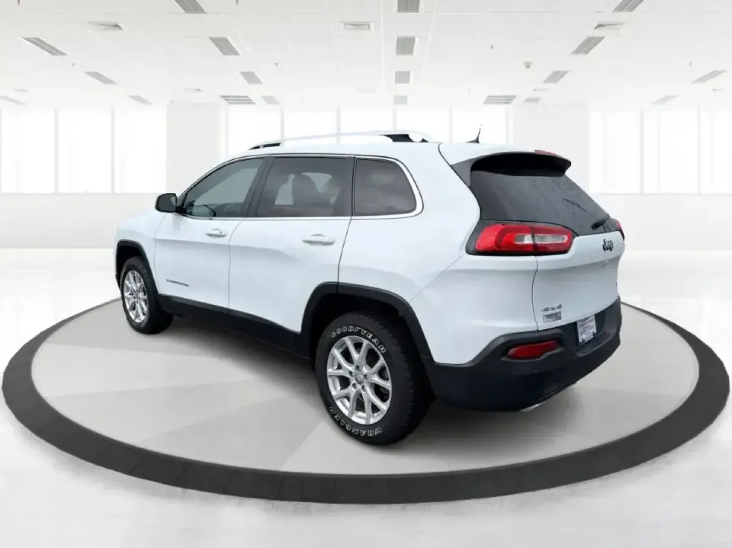 2017 Jeep Cherokee Latitude 4x4 (1C4PJMCS5HW) with an 3.2L V6 DOHC 24V engine, 9A transmission, located at 1184 Kauffman Ave, Fairborn, OH, 45324, (937) 908-9800, 39.807072, -84.030914 - Weekend getaways to John Bryan State Park, snowy commutes to Wright-Patterson AFB, or everyday school-and-grocery runs around Fairborn-this 2017 Jeep Cherokee Latitude 4x4 is built for the kind of life that doesn't stop when the weather changes. With confident 4x4 capability, a comfortable cabin, an - Photo#4