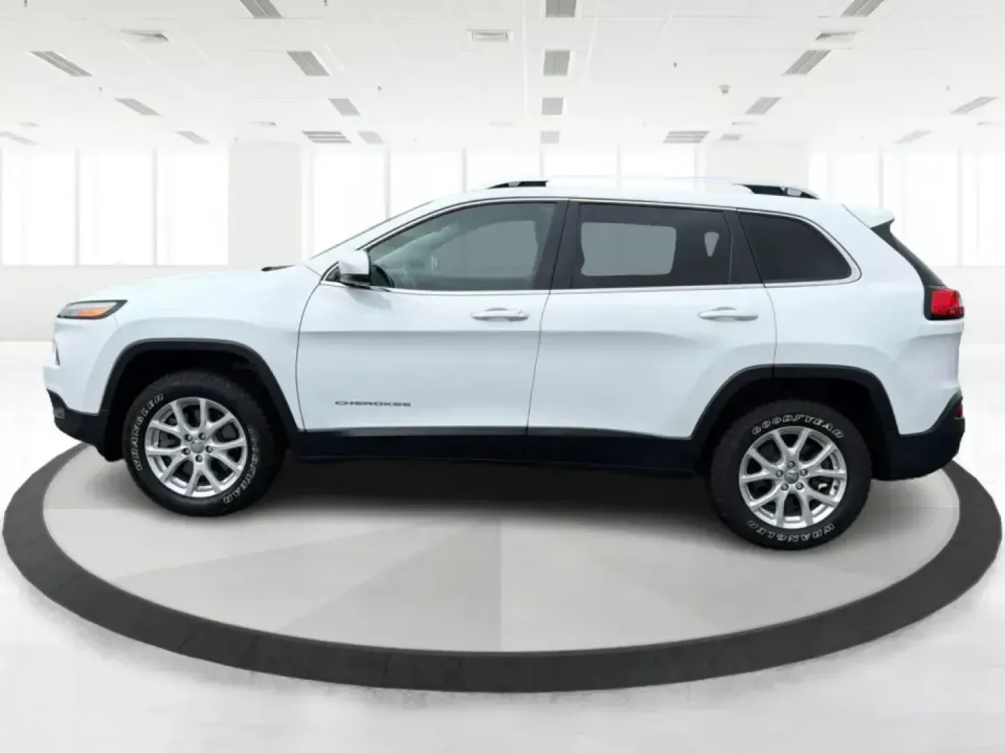 2017 Jeep Cherokee Latitude 4x4 (1C4PJMCS5HW) with an 3.2L V6 DOHC 24V engine, 9A transmission, located at 1184 Kauffman Ave, Fairborn, OH, 45324, (937) 908-9800, 39.807072, -84.030914 - Weekend getaways to John Bryan State Park, snowy commutes to Wright-Patterson AFB, or everyday school-and-grocery runs around Fairborn-this 2017 Jeep Cherokee Latitude 4x4 is built for the kind of life that doesn't stop when the weather changes. With confident 4x4 capability, a comfortable cabin, an - Photo#5