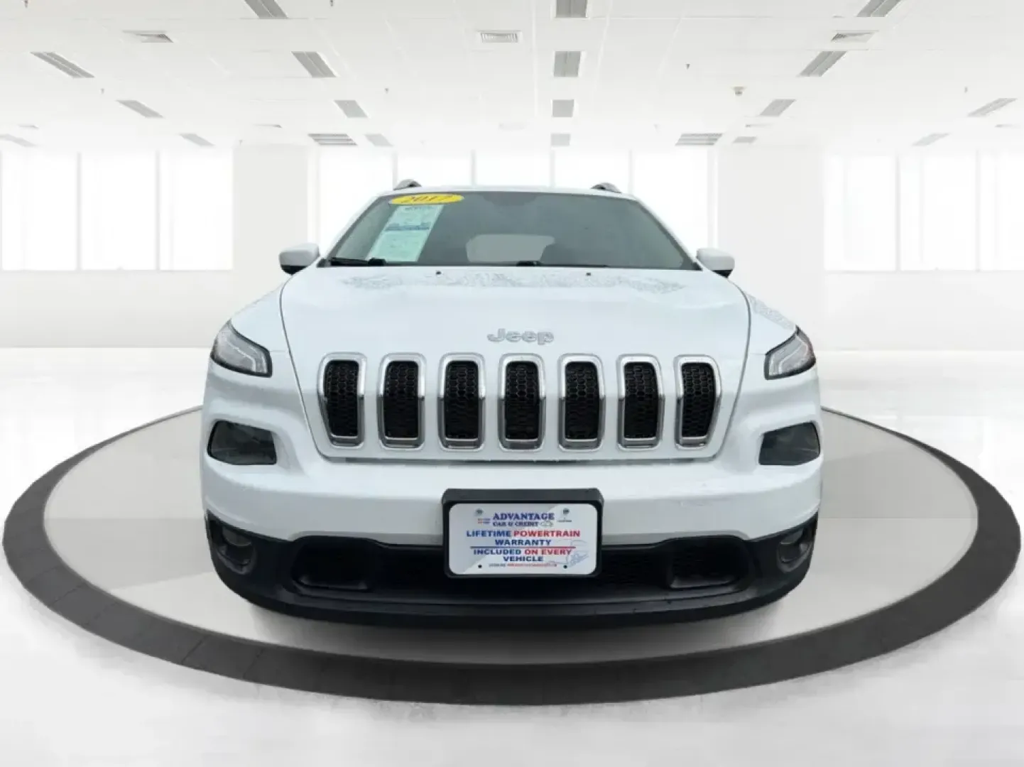 2017 Jeep Cherokee Latitude 4x4 (1C4PJMCS5HW) with an 3.2L V6 DOHC 24V engine, 9A transmission, located at 1184 Kauffman Ave, Fairborn, OH, 45324, (937) 908-9800, 39.807072, -84.030914 - Weekend getaways to John Bryan State Park, snowy commutes to Wright-Patterson AFB, or everyday school-and-grocery runs around Fairborn-this 2017 Jeep Cherokee Latitude 4x4 is built for the kind of life that doesn't stop when the weather changes. With confident 4x4 capability, a comfortable cabin, an - Photo#7