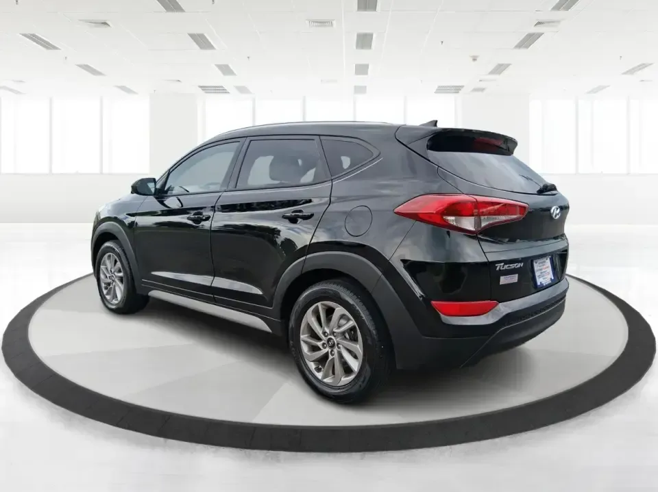2018 Hyundai Tucson SEL (KM8J33A41JU) with an Nu 2L I-4 gasoline direct injection engine, 6A transmission, located at 1230 East Main St, Xenia, OH, 45385, (937) 908-9800, 39.688026, -83.910172 - Picture your next week: an easy school drop-off, a smooth commute down US-35, and a weekend escape to Caesar Creek with enough room for coolers, strollers, or hiking gear. This 2018 Hyundai Tucson SEL is the kind of compact SUV that fits real life in Xenia-practical for growing families, comfortable - Photo#4