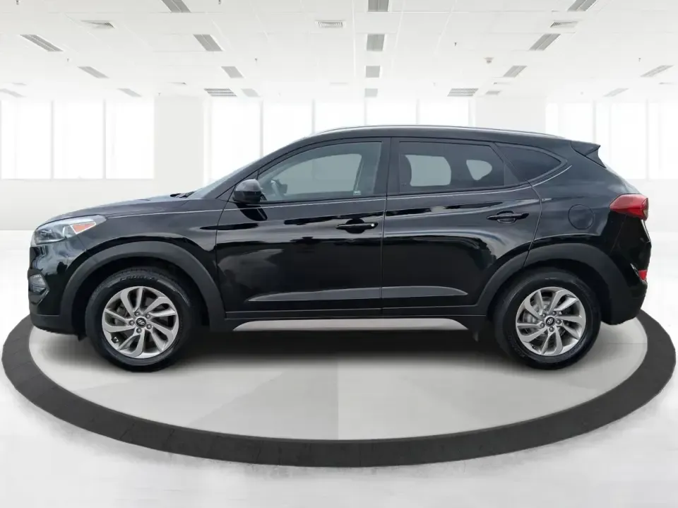 2018 Hyundai Tucson SEL (KM8J33A41JU) with an Nu 2L I-4 gasoline direct injection engine, 6A transmission, located at 1230 East Main St, Xenia, OH, 45385, (937) 908-9800, 39.688026, -83.910172 - Picture your next week: an easy school drop-off, a smooth commute down US-35, and a weekend escape to Caesar Creek with enough room for coolers, strollers, or hiking gear. This 2018 Hyundai Tucson SEL is the kind of compact SUV that fits real life in Xenia-practical for growing families, comfortable - Photo#5