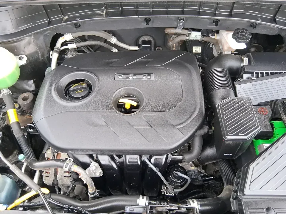 2018 Hyundai Tucson SEL (KM8J33A41JU) with an Nu 2L I-4 gasoline direct injection engine, 6A transmission, located at 1230 East Main St, Xenia, OH, 45385, (937) 908-9800, 39.688026, -83.910172 - Picture your next week: an easy school drop-off, a smooth commute down US-35, and a weekend escape to Caesar Creek with enough room for coolers, strollers, or hiking gear. This 2018 Hyundai Tucson SEL is the kind of compact SUV that fits real life in Xenia-practical for growing families, comfortable - Photo#11