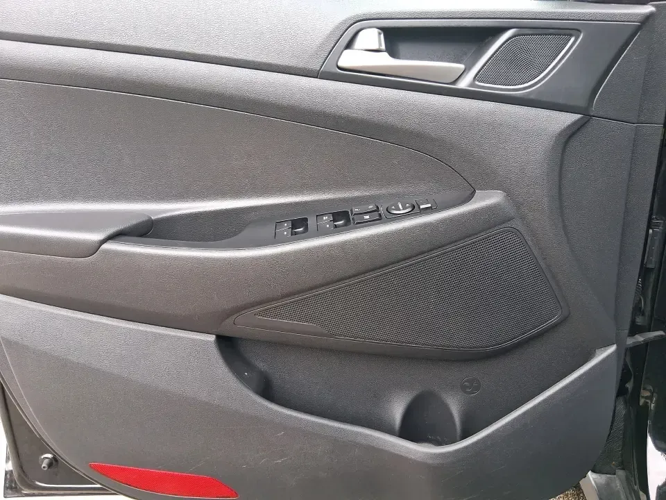 2018 Hyundai Tucson SEL (KM8J33A41JU) with an Nu 2L I-4 gasoline direct injection engine, 6A transmission, located at 1230 East Main St, Xenia, OH, 45385, (937) 908-9800, 39.688026, -83.910172 - Picture your next week: an easy school drop-off, a smooth commute down US-35, and a weekend escape to Caesar Creek with enough room for coolers, strollers, or hiking gear. This 2018 Hyundai Tucson SEL is the kind of compact SUV that fits real life in Xenia-practical for growing families, comfortable - Photo#18