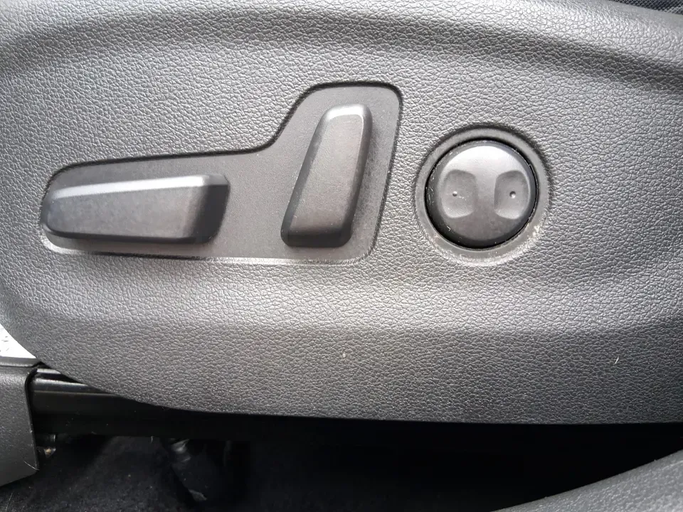 2018 Hyundai Tucson SEL (KM8J33A41JU) with an Nu 2L I-4 gasoline direct injection engine, 6A transmission, located at 880 E. National Road, Vandalia, OH, 45377, (937) 908-9800, 39.891918, -84.183594 - Picture your next week: an easy school drop-off, a smooth commute down US-35, and a weekend escape to Caesar Creek with enough room for coolers, strollers, or hiking gear. This 2018 Hyundai Tucson SEL is the kind of compact SUV that fits real life in Xenia-practical for growing families, comfortable - Photo#17